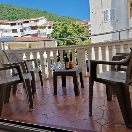 Aquadoria Grand Apartment Budva